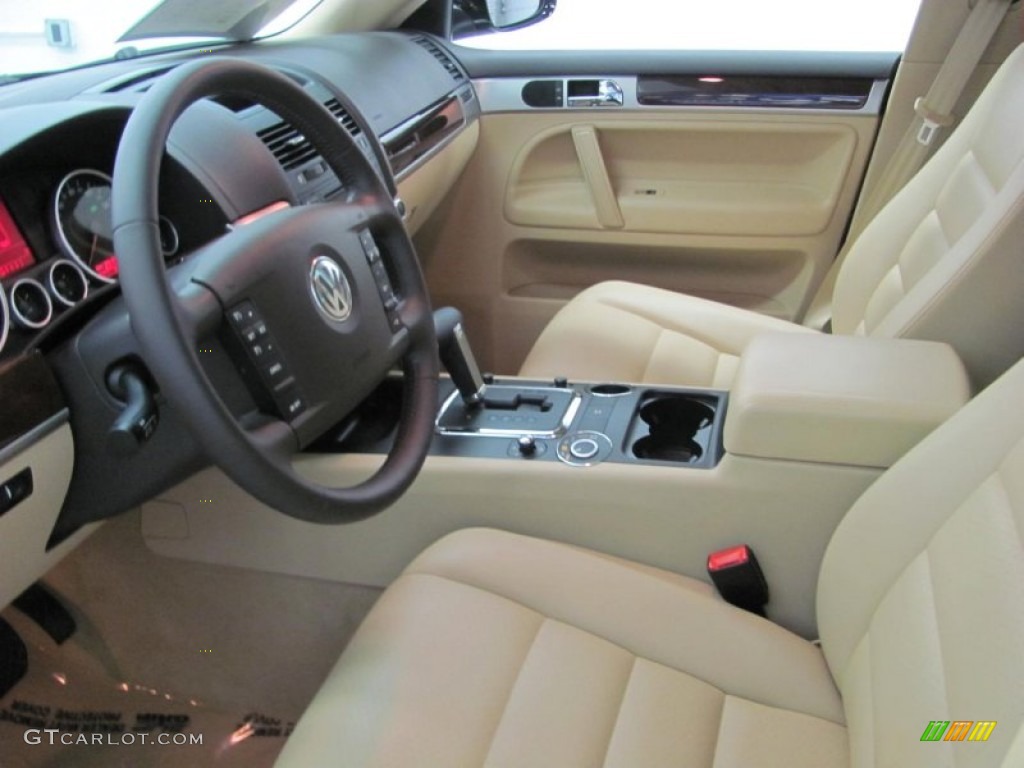 Pure Beige Interior 2010 Volkswagen Touareg VR6 FSI 4XMotion Photo #54432917