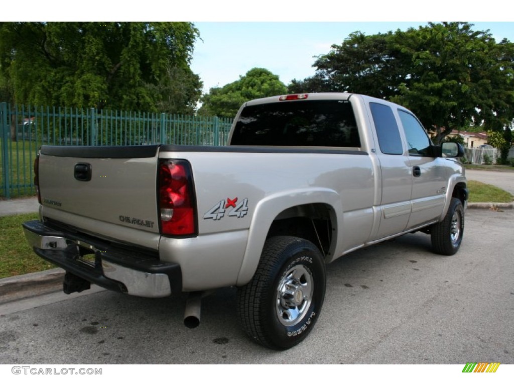 Sandstone Metallic 2004 Chevrolet Silverado 2500HD LS Extended Cab 4x4 Exterior Photo #54434619