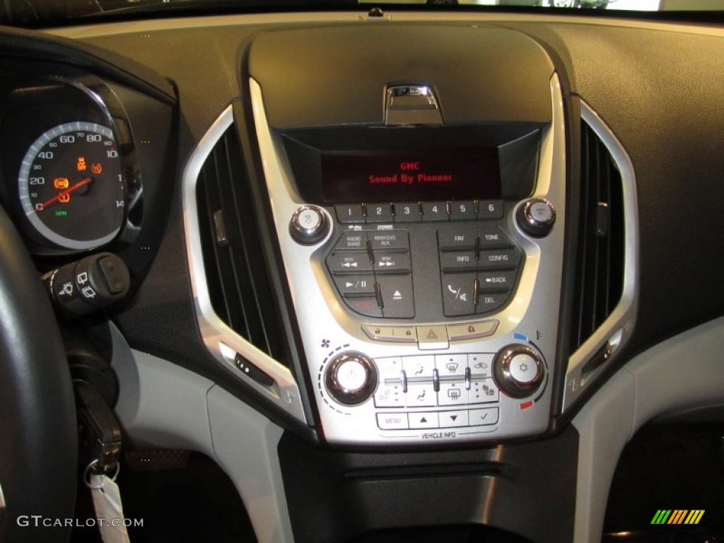2010 GMC Terrain SLT AWD Controls Photo #54434946