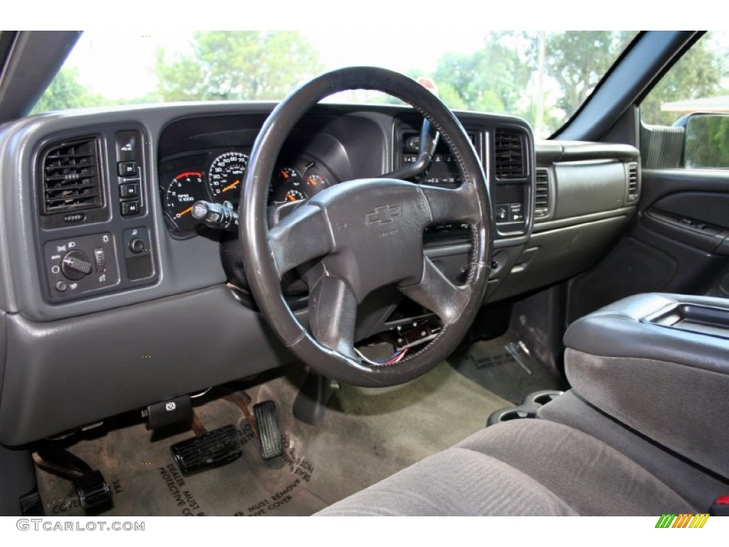2004 Chevrolet Silverado 2500HD LS Extended Cab 4x4 Medium Gray Dashboard Photo #54434976