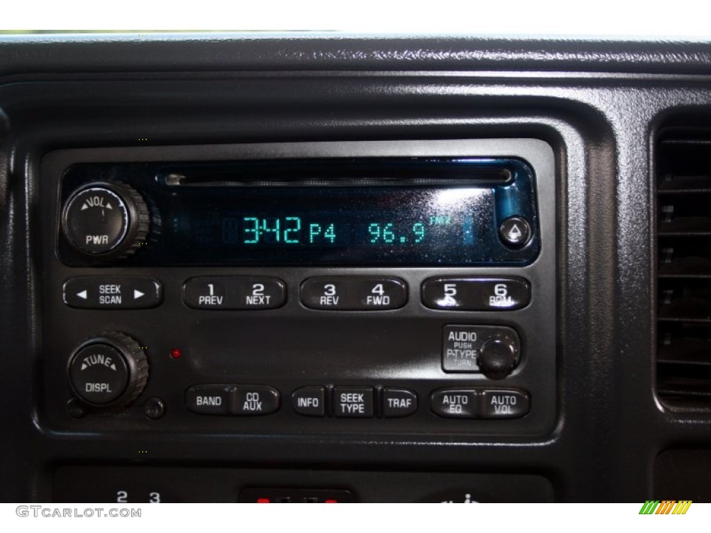 2004 Chevrolet Silverado 2500HD LS Extended Cab 4x4 Audio System Photo #54435146