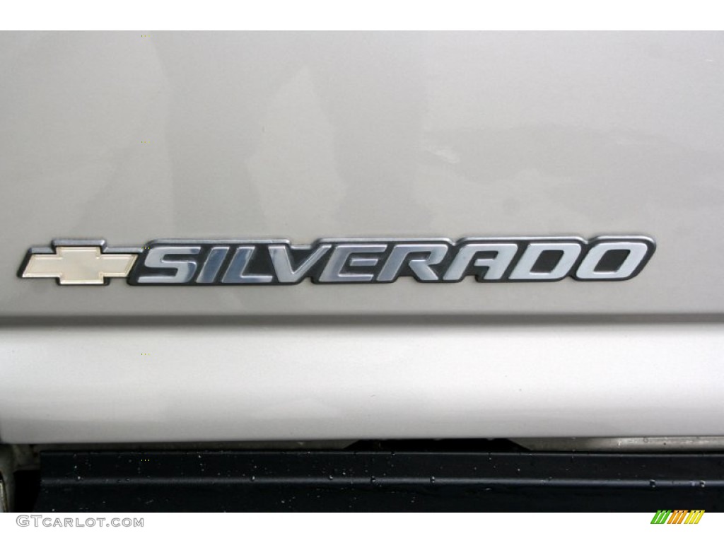 2004 Silverado 2500HD LS Extended Cab 4x4 - Sandstone Metallic / Medium Gray photo #70