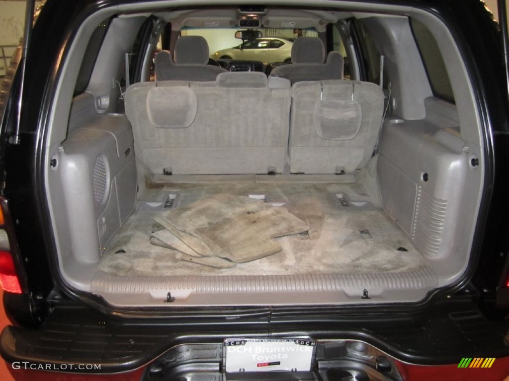 2004 Chevrolet Tahoe LS 4x4 Trunk Photos