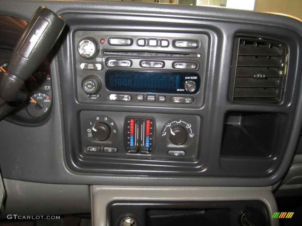 2004 Chevrolet Tahoe LS 4x4 Audio System Photos