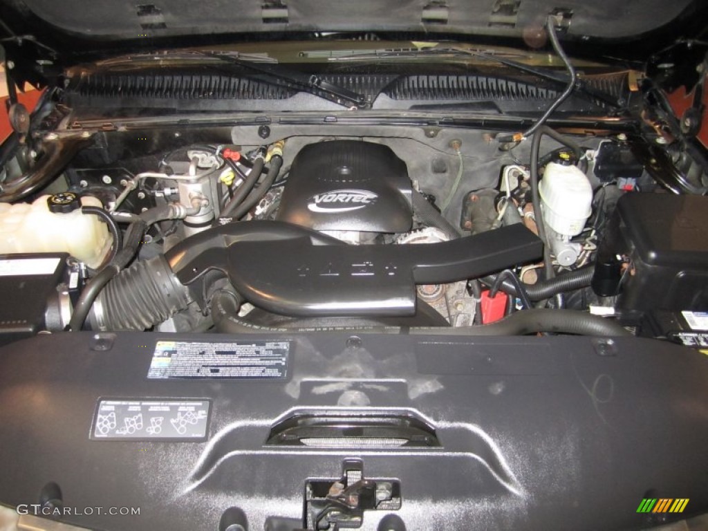 2004 Chevrolet Tahoe LS 4x4 Engine Photos