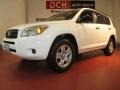 Super White - RAV4 4WD Photo No. 1