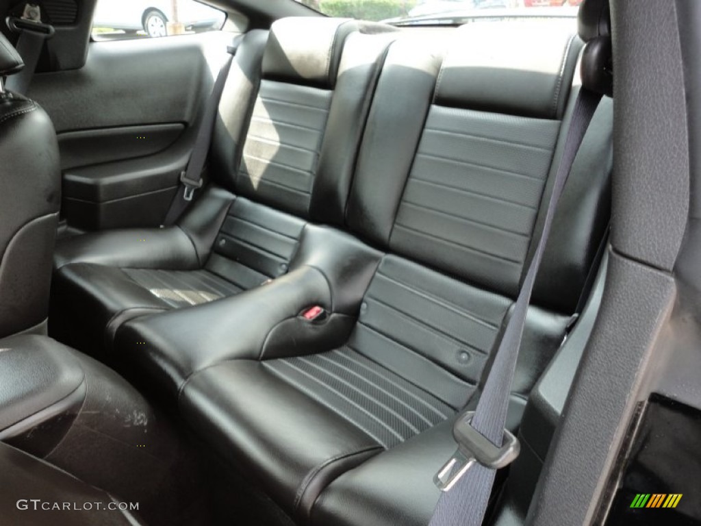 Dark Charcoal Interior 2006 Ford Mustang GT Premium Coupe Photo #54437685