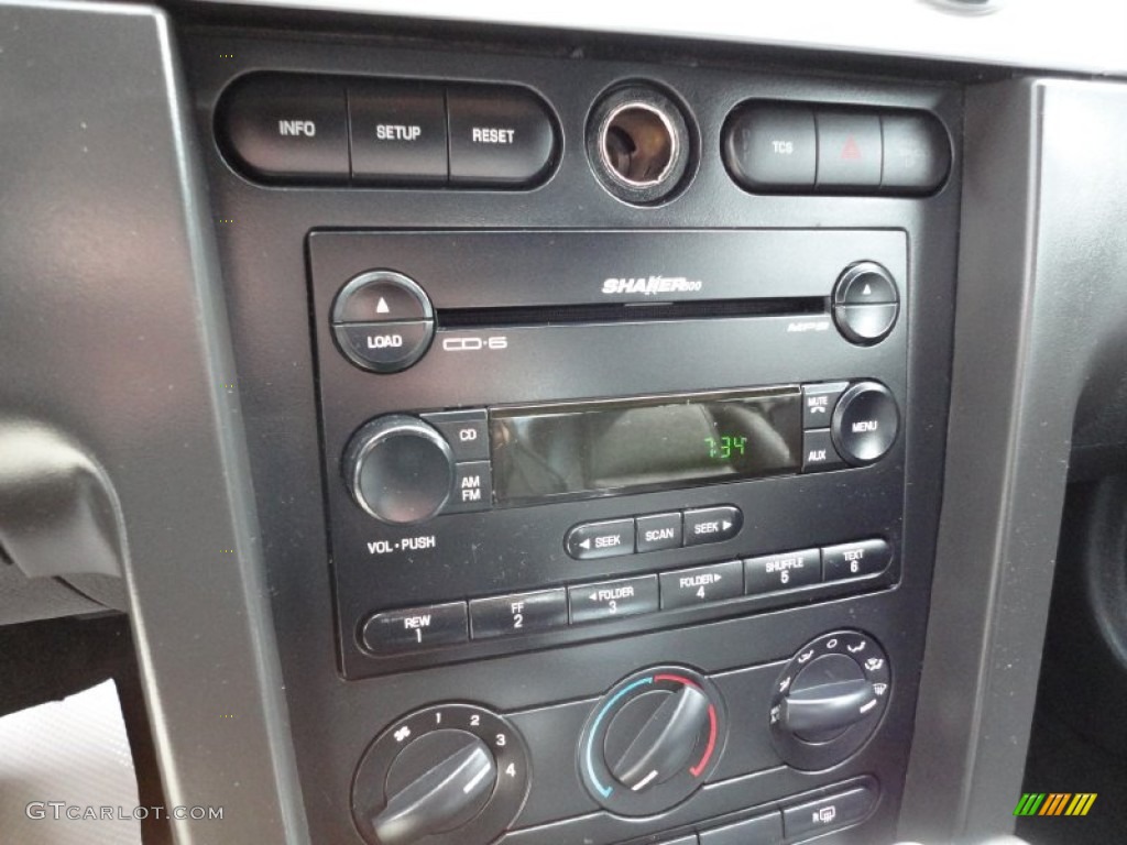 2006 Ford Mustang GT Premium Coupe Audio System Photo #54437703