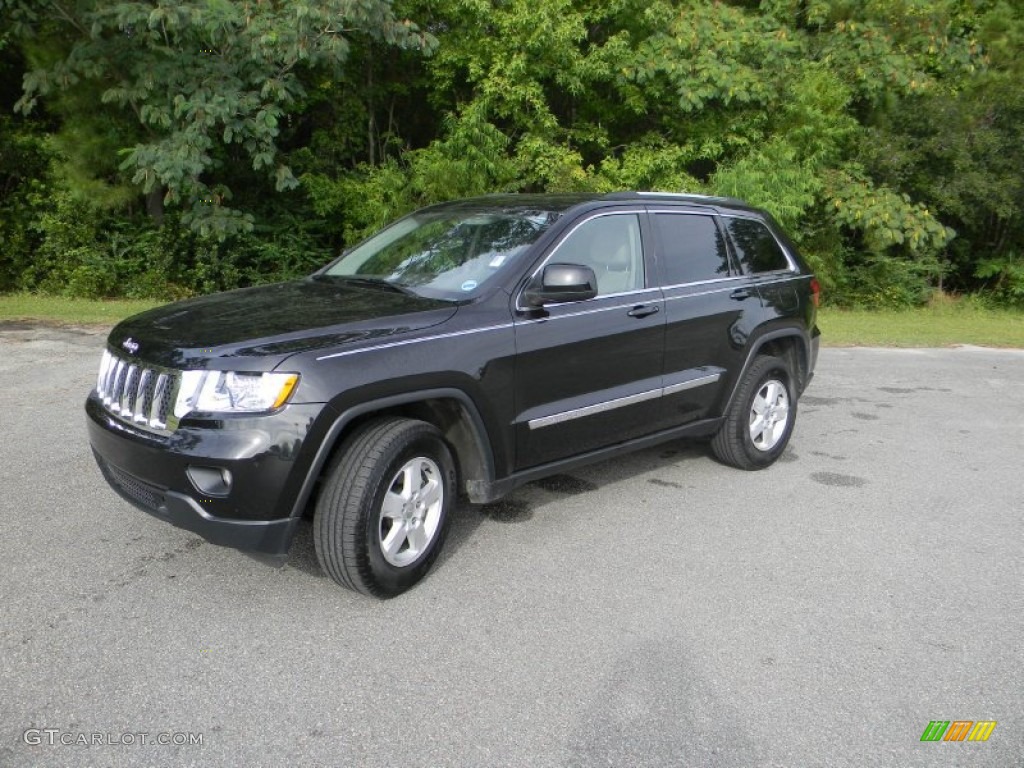 2011 Grand Cherokee Laredo - Brilliant Black Crystal Pearl / Dark Graystone/Medium Graystone photo #1