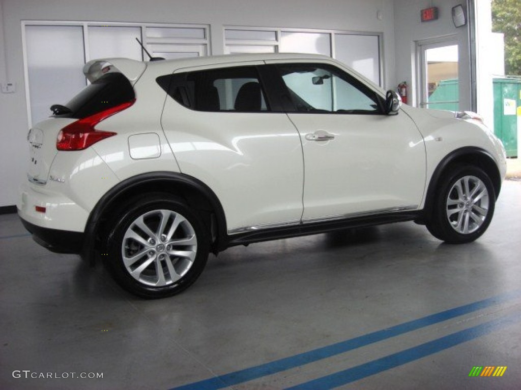 2011 Juke SL AWD - White Pearl / Black/Red w/Silver Trim photo #3