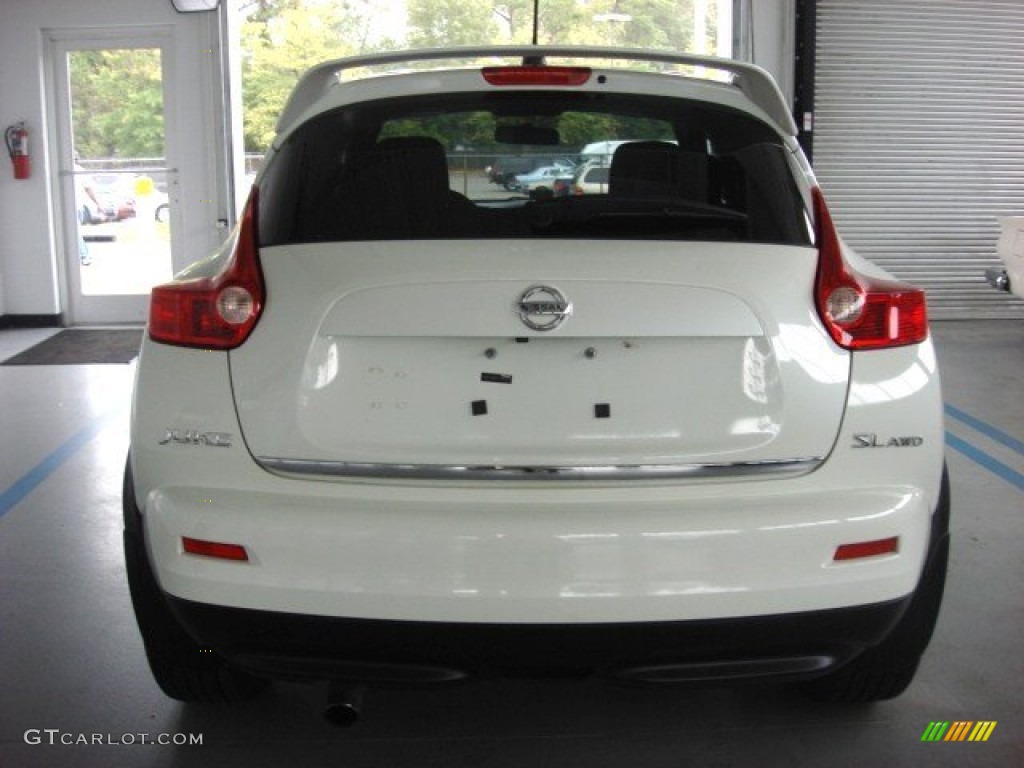 2011 Juke SL AWD - White Pearl / Black/Red w/Silver Trim photo #4