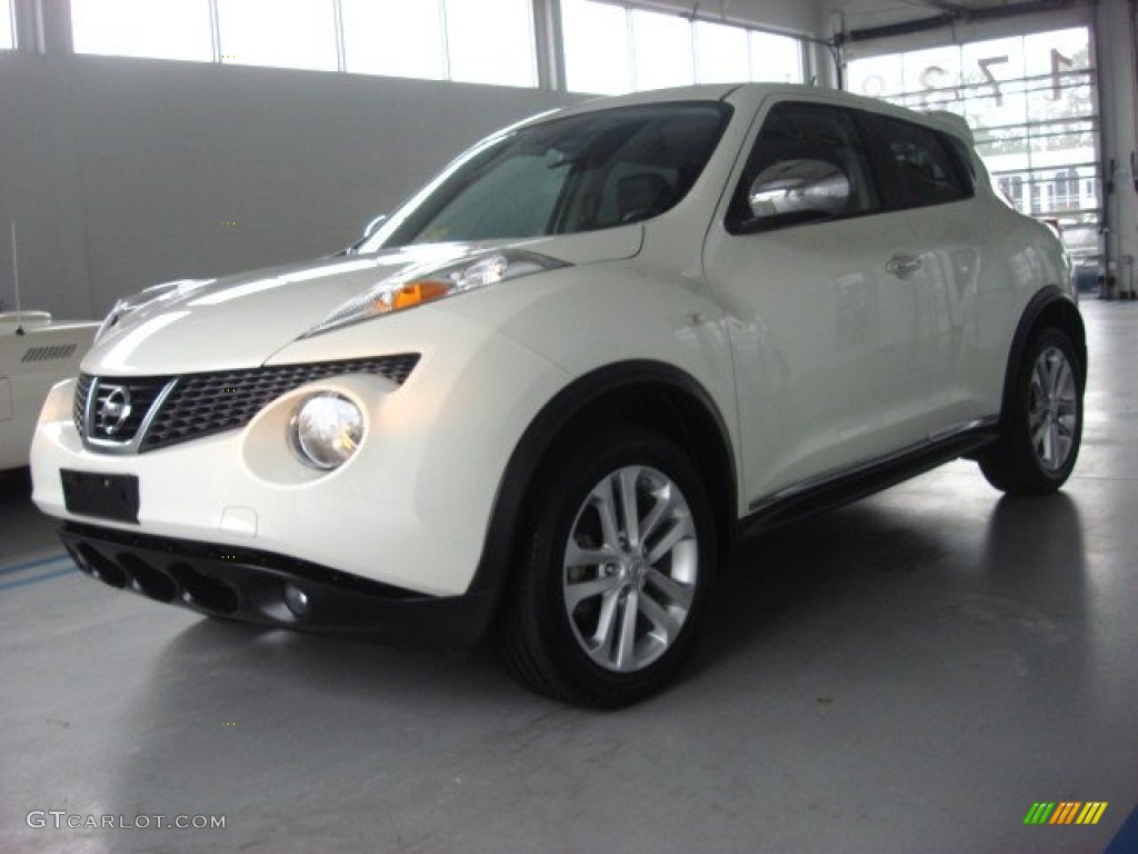 2011 Juke SL AWD - White Pearl / Black/Red w/Silver Trim photo #6