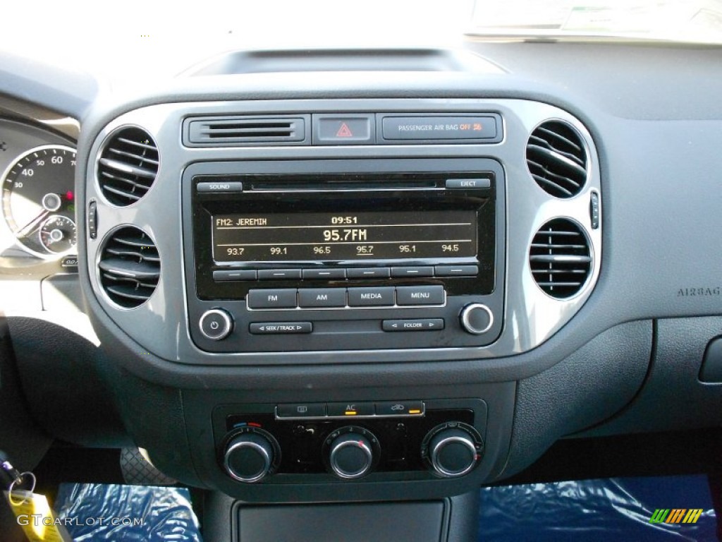 2012 Volkswagen Tiguan S Controls Photo #54445083