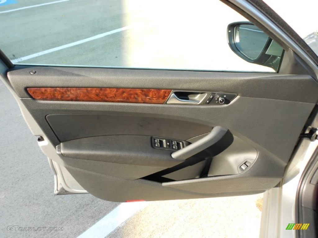 2012 Volkswagen Passat 2.5L SEL Titan Black Door Panel Photo #54446652