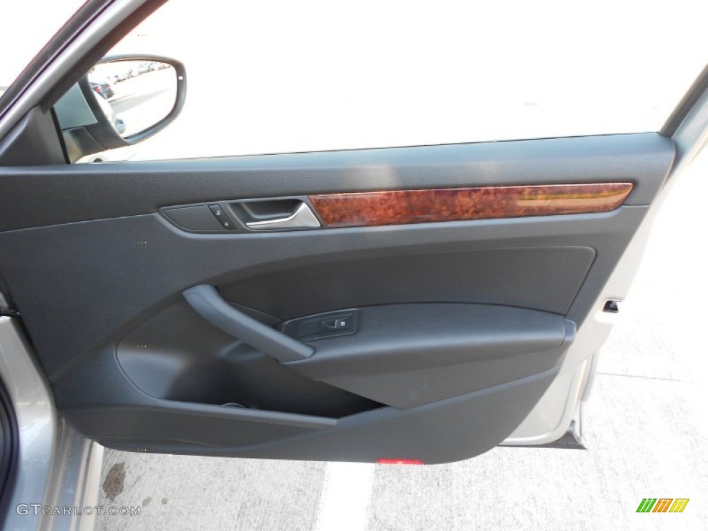 2012 Volkswagen Passat 2.5L SEL Titan Black Door Panel Photo #54446670
