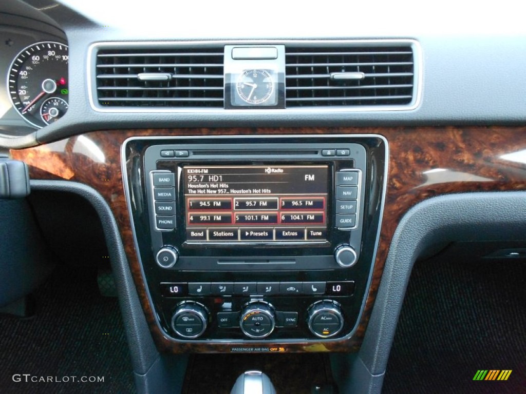 2012 Volkswagen Passat 2.5L SEL Controls Photo #54446715
