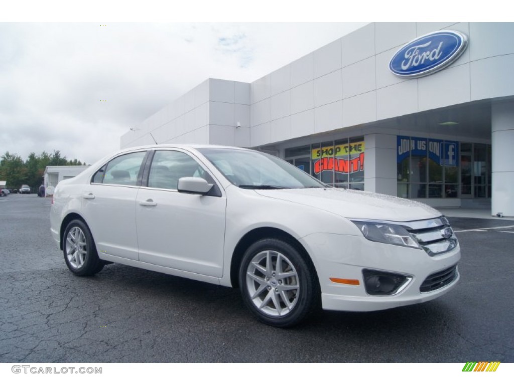 White Platinum Tri-coat Metallic Ford Fusion