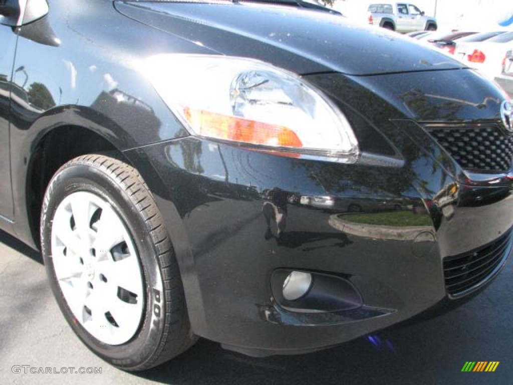 2010 Yaris Sedan - Black Sand Pearl / Dark Charcoal photo #2