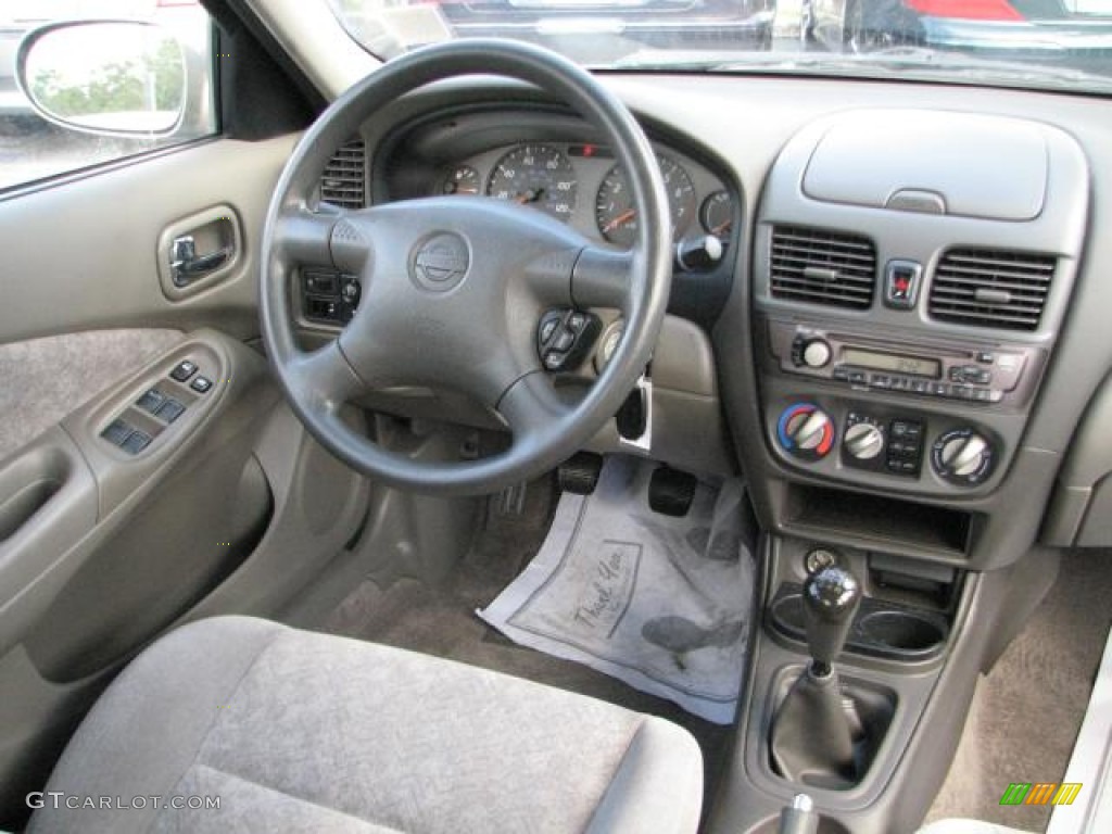 2001 Sentra GXE - Radium Silver / Stone photo #12