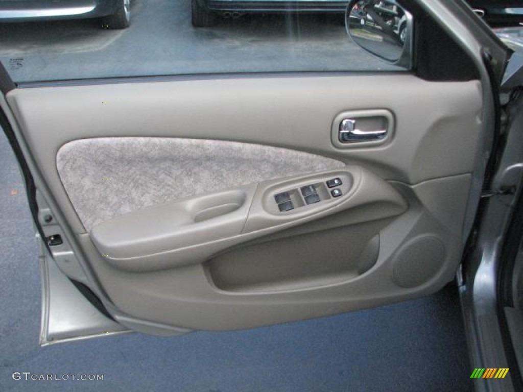 2001 Sentra GXE - Radium Silver / Stone photo #17