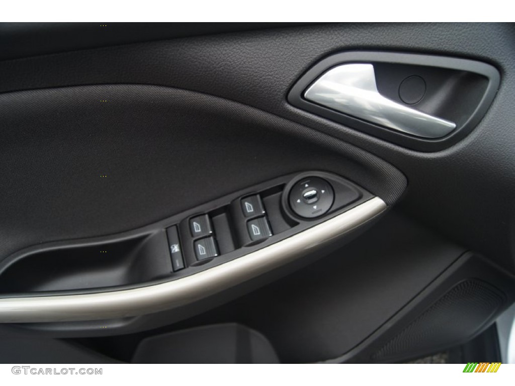 2012 Ford Focus SEL Sedan Controls Photo #54448767