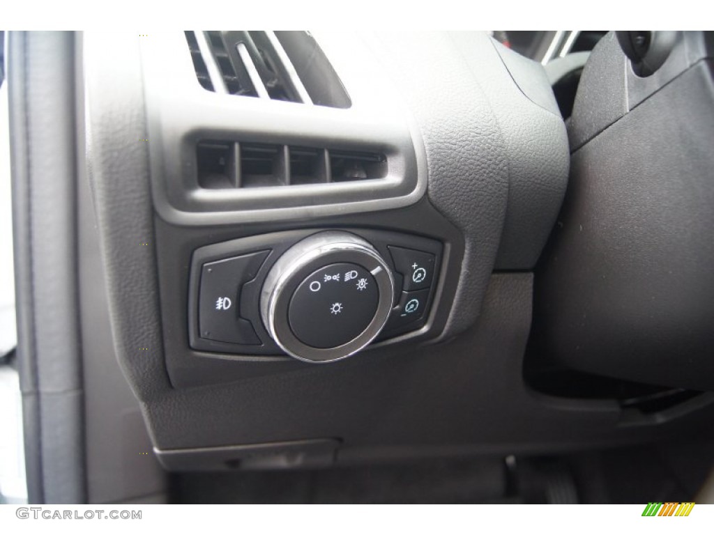 2012 Ford Focus SEL Sedan Controls Photo #54448790