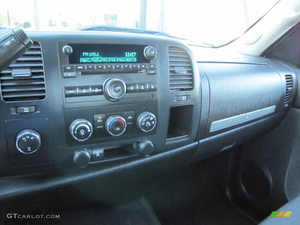 2009 Chevrolet Silverado 2500HD LT Extended Cab 4x4 Controls Photo #54448792