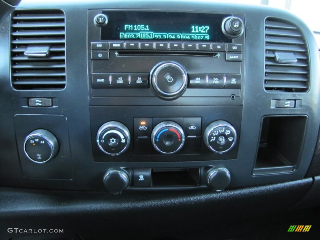 2009 Chevrolet Silverado 2500HD LT Extended Cab 4x4 Controls Photo #54448800