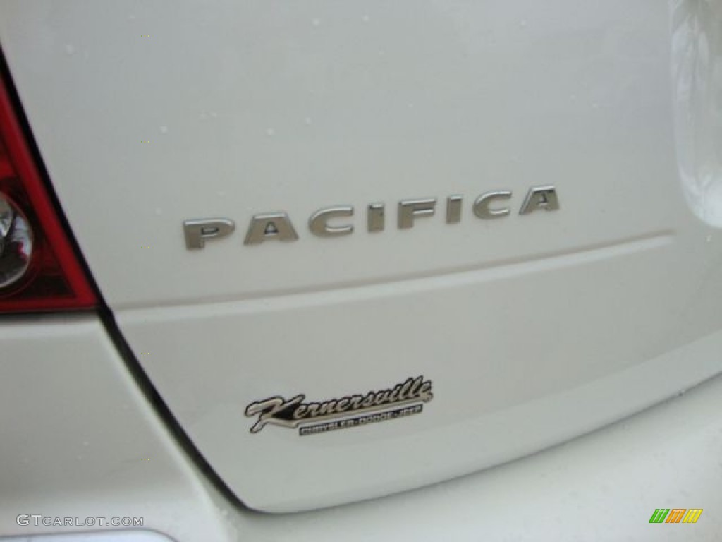 2004 Pacifica AWD - Stone White / Light Taupe photo #37