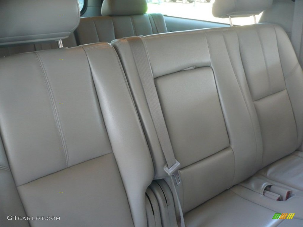 2010 Suburban LT 4x4 - Black / Light Titanium/Dark Titanium photo #16