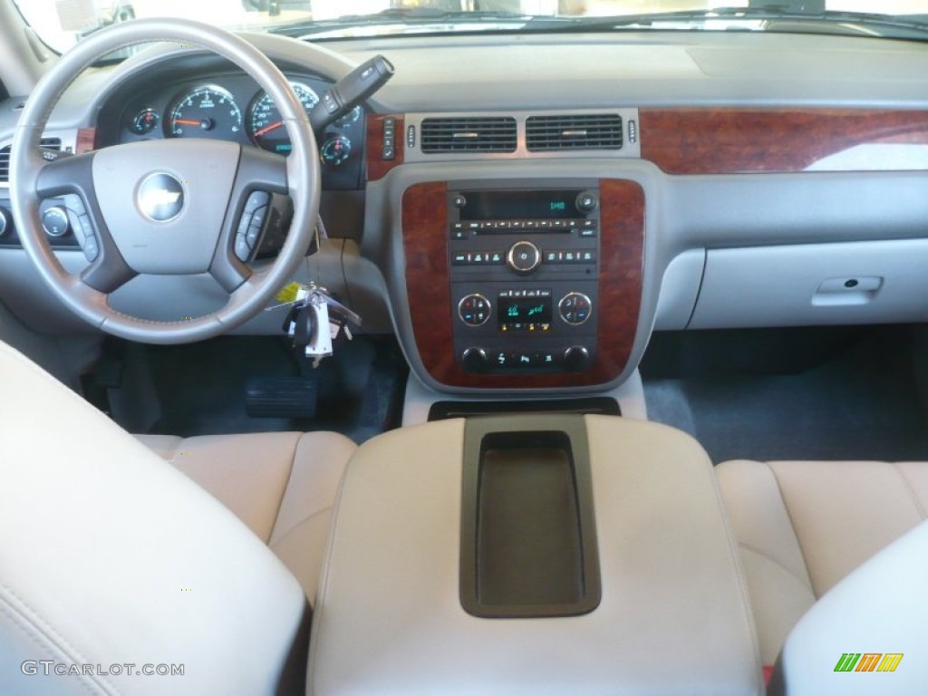 2010 Suburban LT 4x4 - Black / Light Titanium/Dark Titanium photo #17