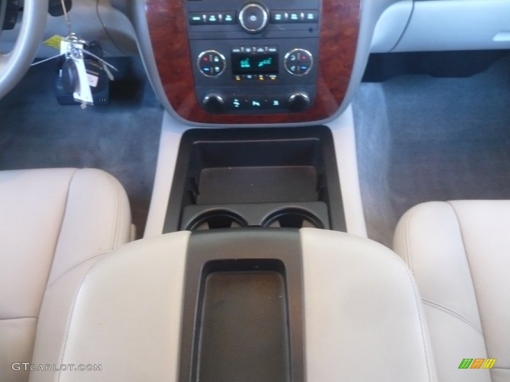 2010 Suburban LT 4x4 - Black / Light Titanium/Dark Titanium photo #18