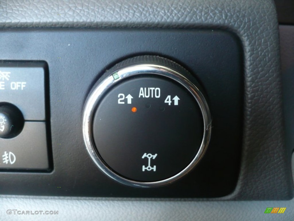 2010 Suburban LT 4x4 - Black / Light Titanium/Dark Titanium photo #25