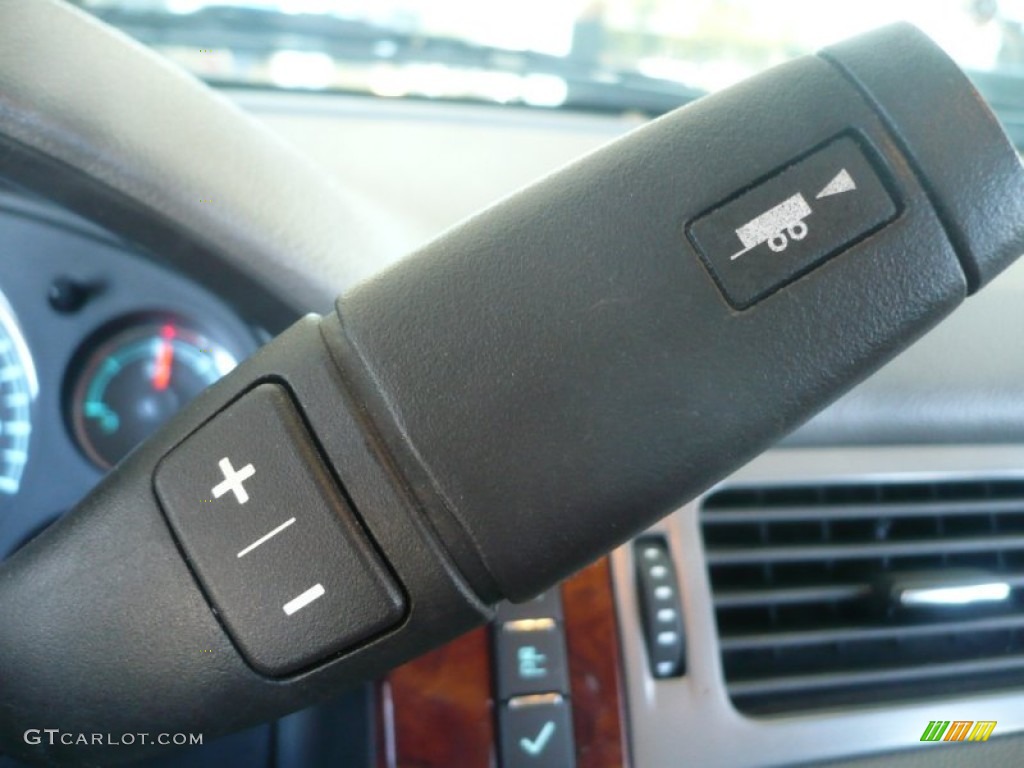 2010 Suburban LT 4x4 - Black / Light Titanium/Dark Titanium photo #28