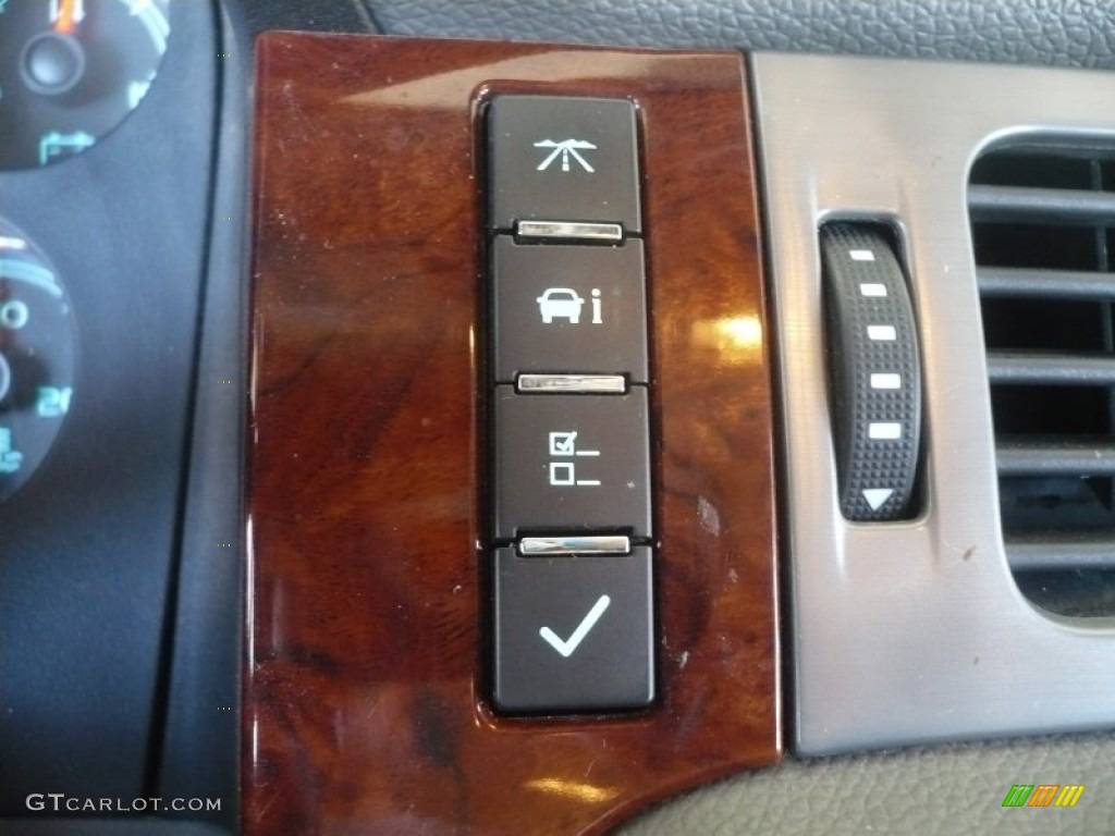 2010 Suburban LT 4x4 - Black / Light Titanium/Dark Titanium photo #29