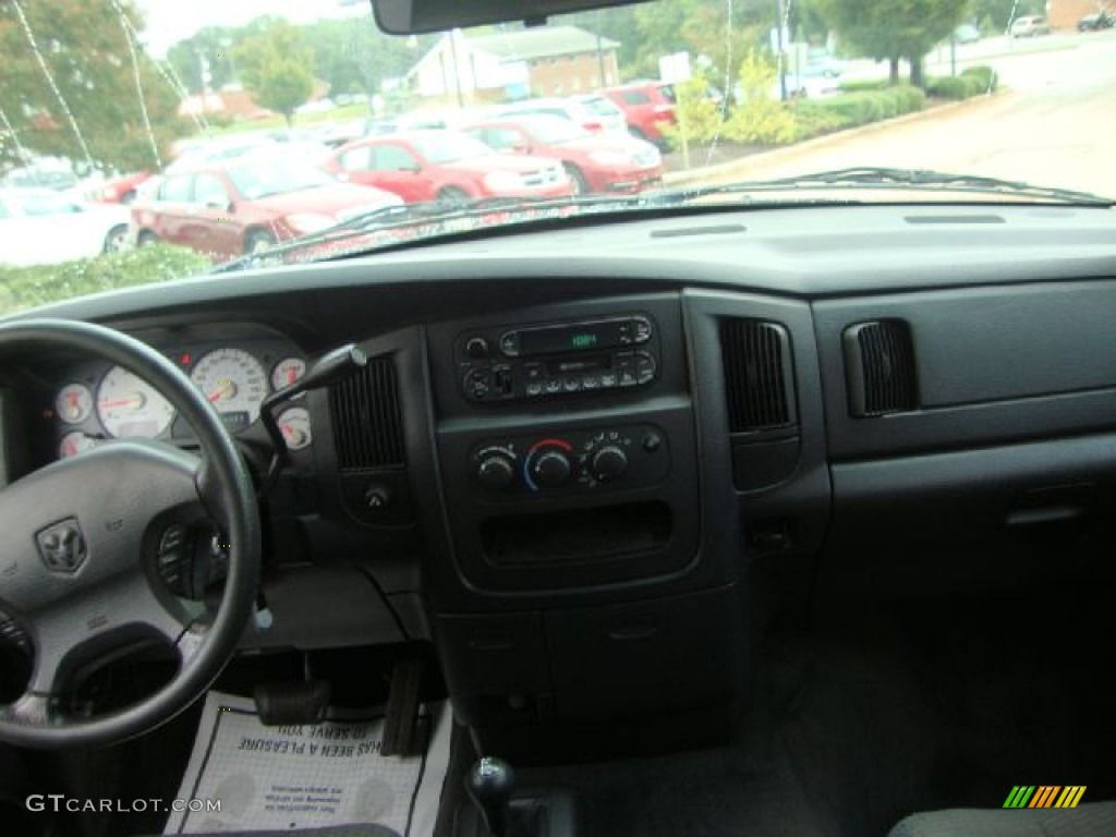 2003 Ram 2500 ST Quad Cab 4x4 - Bright White / Dark Slate Gray photo #28