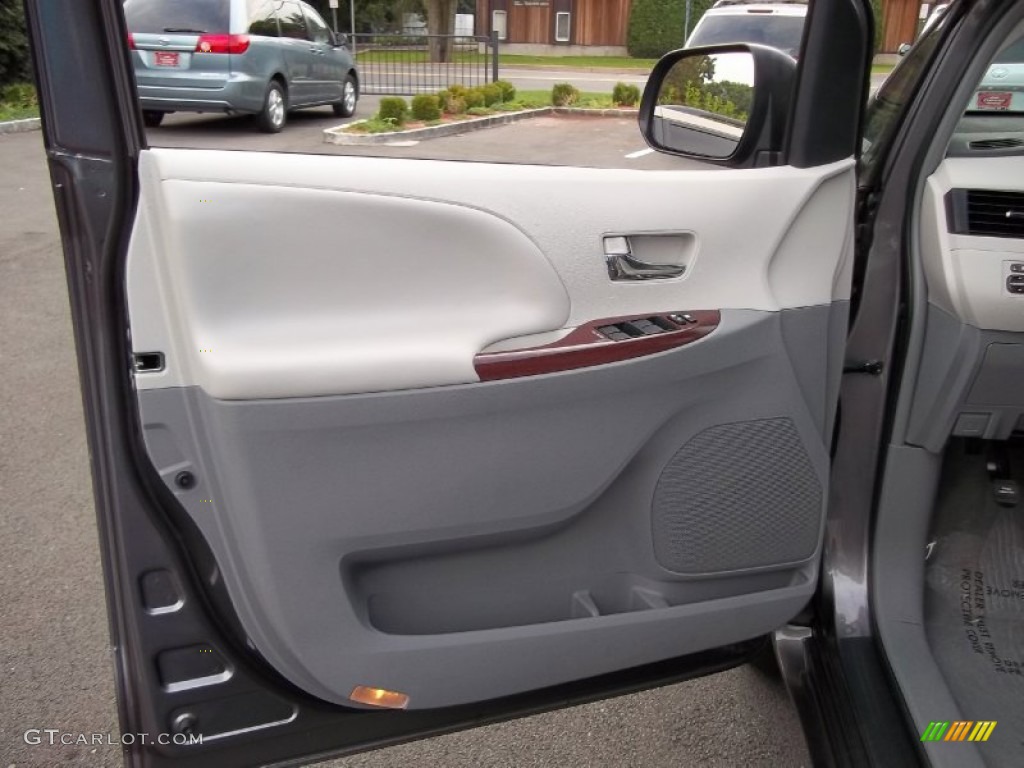 2011 Sienna XLE AWD - Predawn Gray Mica / Light Gray photo #12