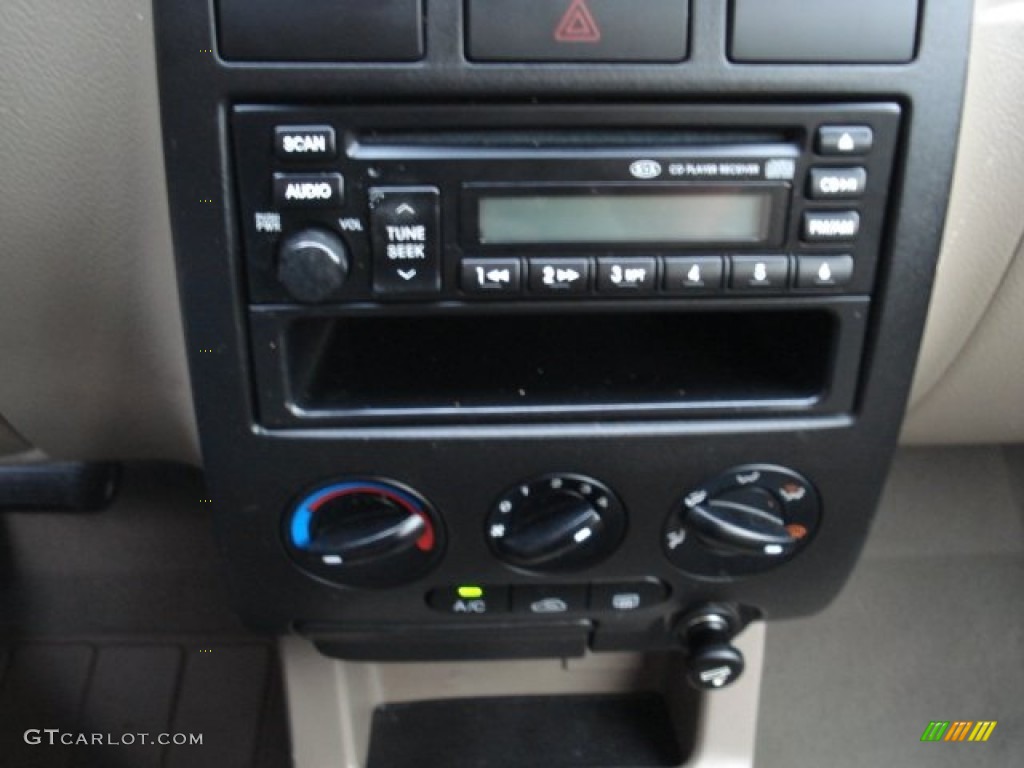 2005 Rio Cinco Hatchback - Cinnamon / Beige photo #22