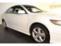 Super White - Camry SE Photo No. 7