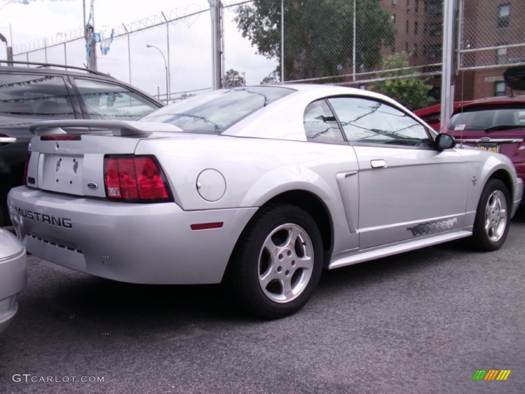 2003 Mustang V6 Coupe - Silver Metallic / Medium Graphite photo #3