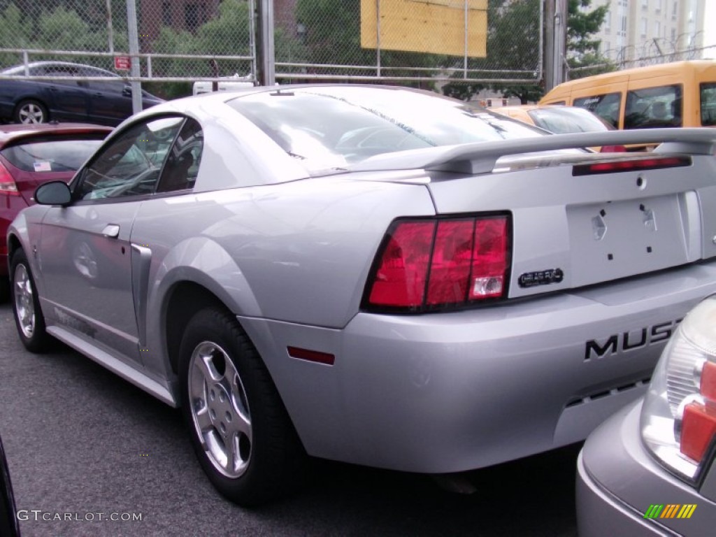2003 Mustang V6 Coupe - Silver Metallic / Medium Graphite photo #4