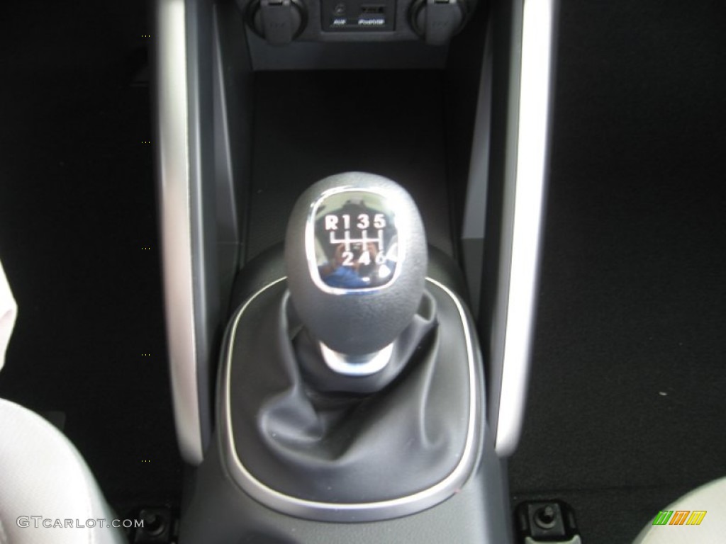 2012 Hyundai Veloster Standard Veloster Model 6 Speed Manual Transmission Photo #54466671