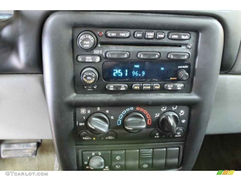 2001 Chevrolet Venture Warner Brothers Edition Audio System Photos