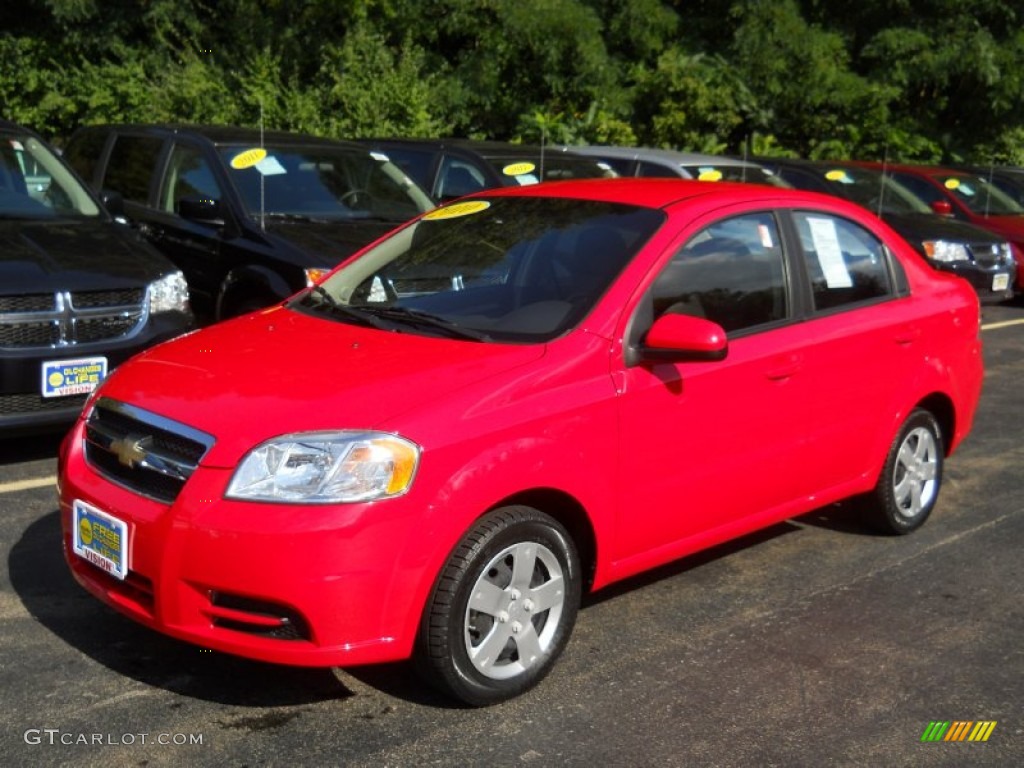 2010 Aveo LT Sedan - Victory Red / Charcoal photo #1