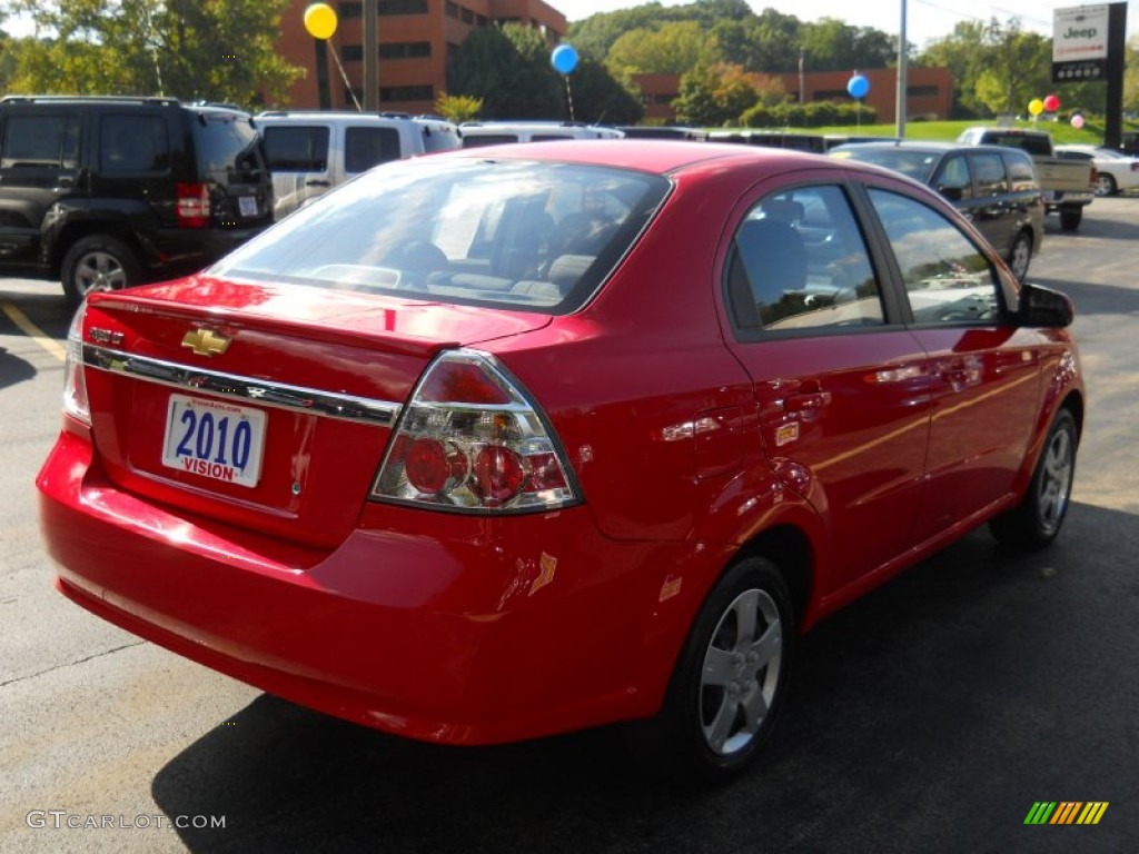 2010 Aveo LT Sedan - Victory Red / Charcoal photo #2