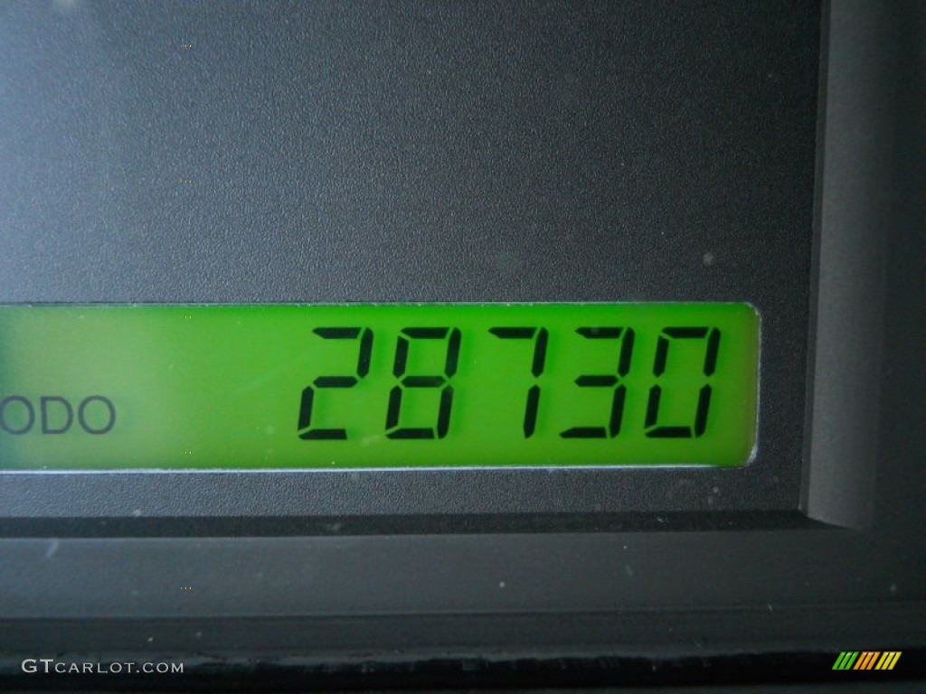 2010 Aveo LT Sedan - Victory Red / Charcoal photo #3