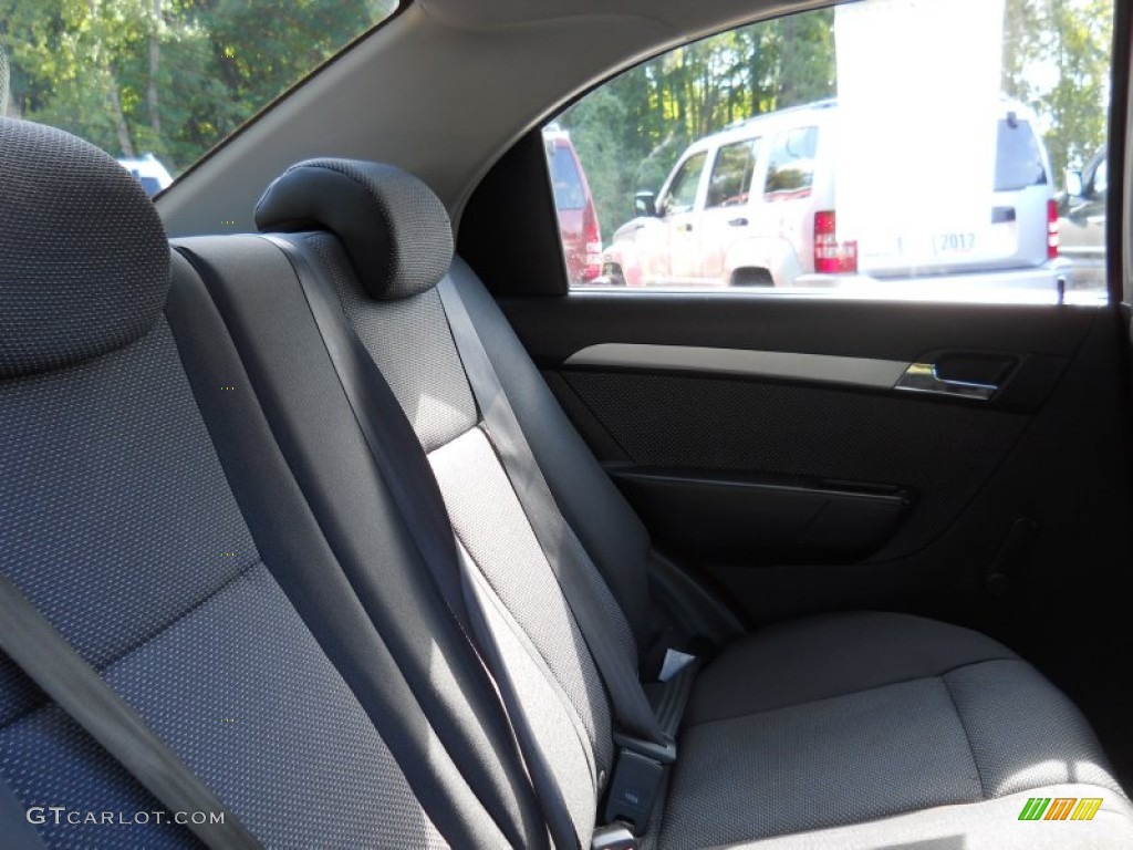 2010 Aveo LT Sedan - Victory Red / Charcoal photo #8