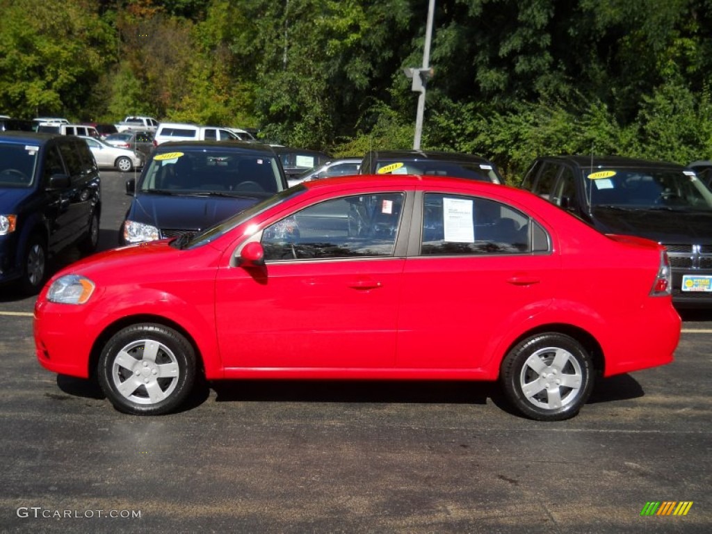 2010 Aveo LT Sedan - Victory Red / Charcoal photo #10