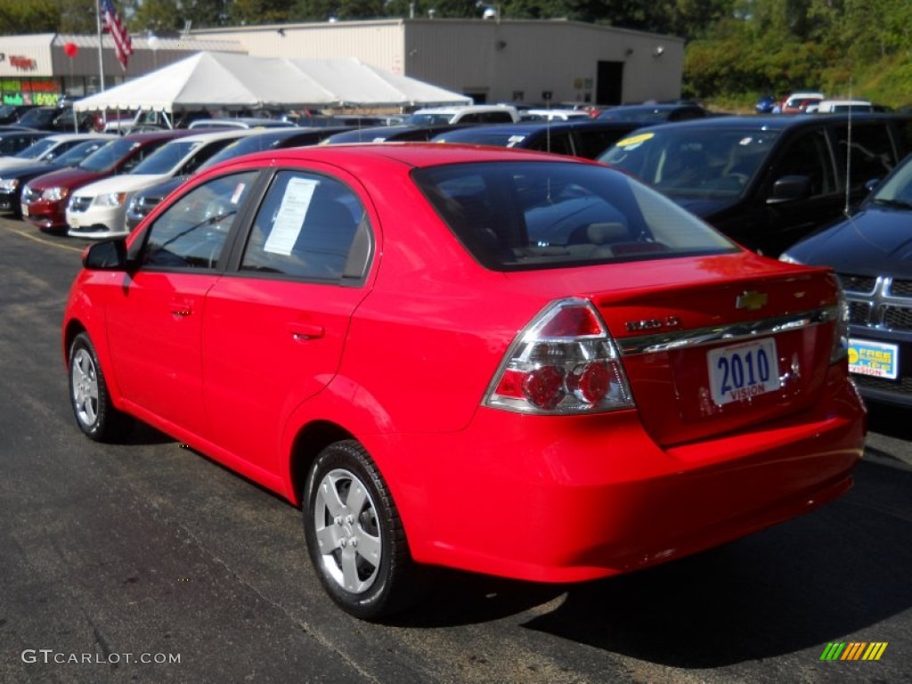 2010 Aveo LT Sedan - Victory Red / Charcoal photo #12