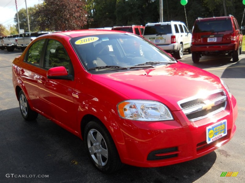 2010 Aveo LT Sedan - Victory Red / Charcoal photo #14